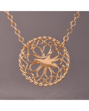 Épithètes – Collier doré à l'or fin médaillon filigrane avec volutes et oiseau colombe - zoom