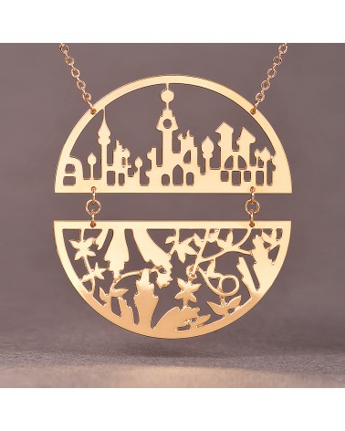 Épithètes : Collier doré à l'or fin grand médaillon articulé, ajouré et poétique avec toits de ville et feuillages imaginaires 2